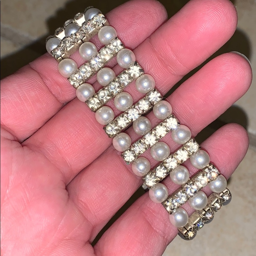 Pearl and diamond bracelet